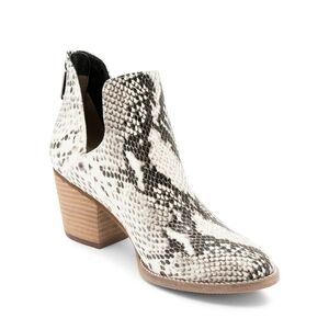 NWOT BLONDO neda snakeskin ankle booties